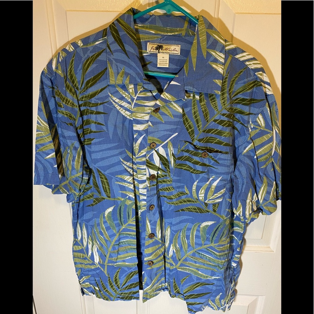 Casual button down hawaian men’s dress shirt